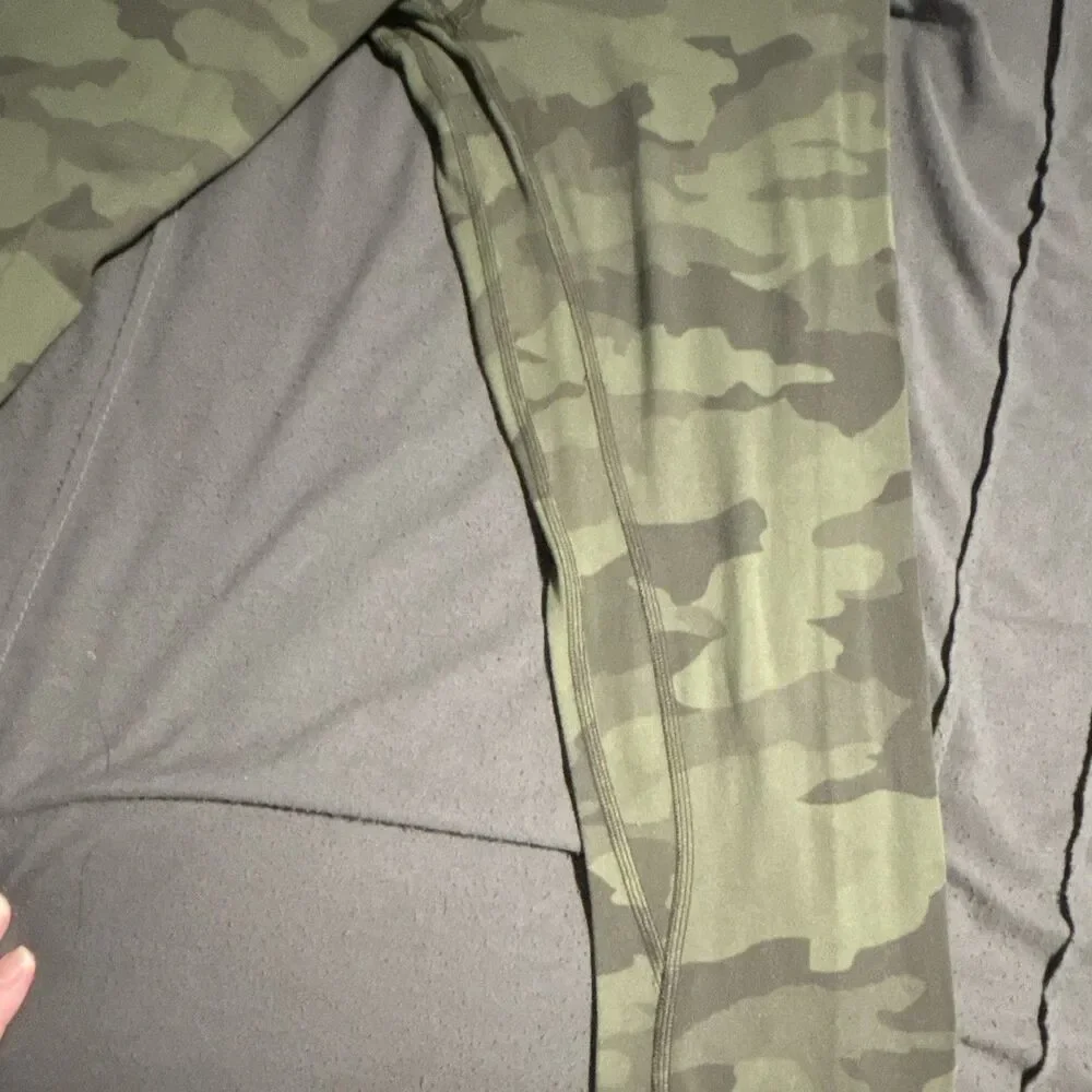 Lululemon Women’s Green Camouflage Ankle Leggings Size 4 Logo Accent